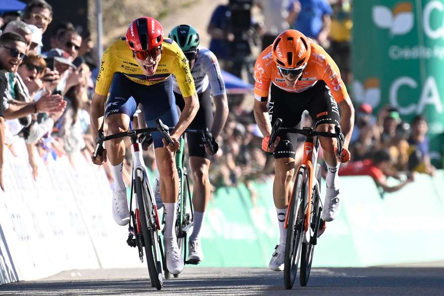 Juan Ayuso (on the left) is one of the favorites to win the race