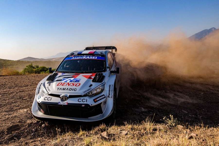 Ogier y Tänak están liderando el Rally Acrópolis tras la primera especial.