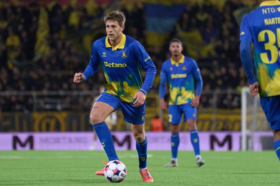 Nicolai Vallys in action against his former team, Silkeborg IF