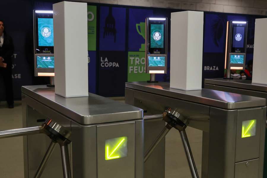 All turnstiles at Allianz Parque have facial recognition technology