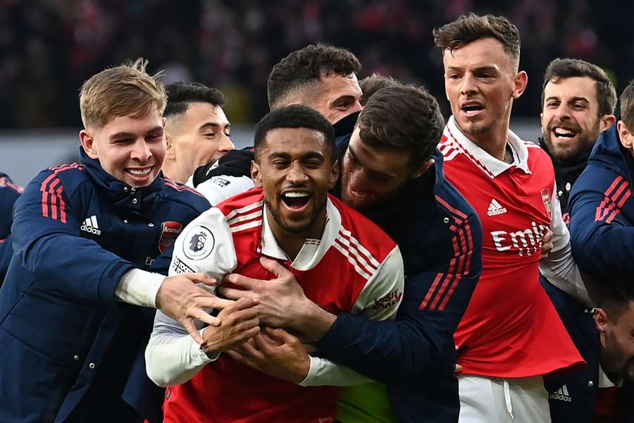 Arsenal's English midfielder Reiss Nelson (C) celebrates