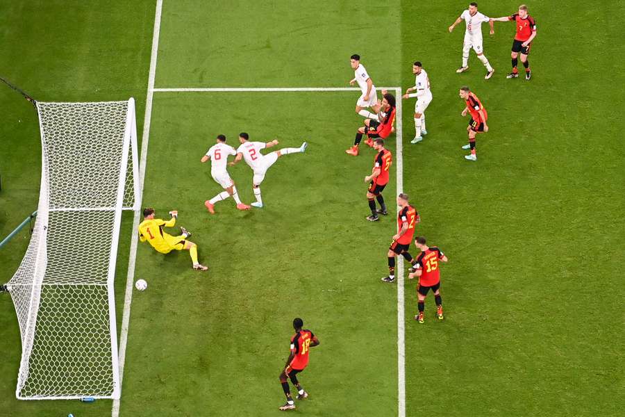 Livre de Ziyech entrou mas o lance foi anulado após recurso do VAR Livre de Ziyech entrou mas o lance foi anulado após recurso do VAR