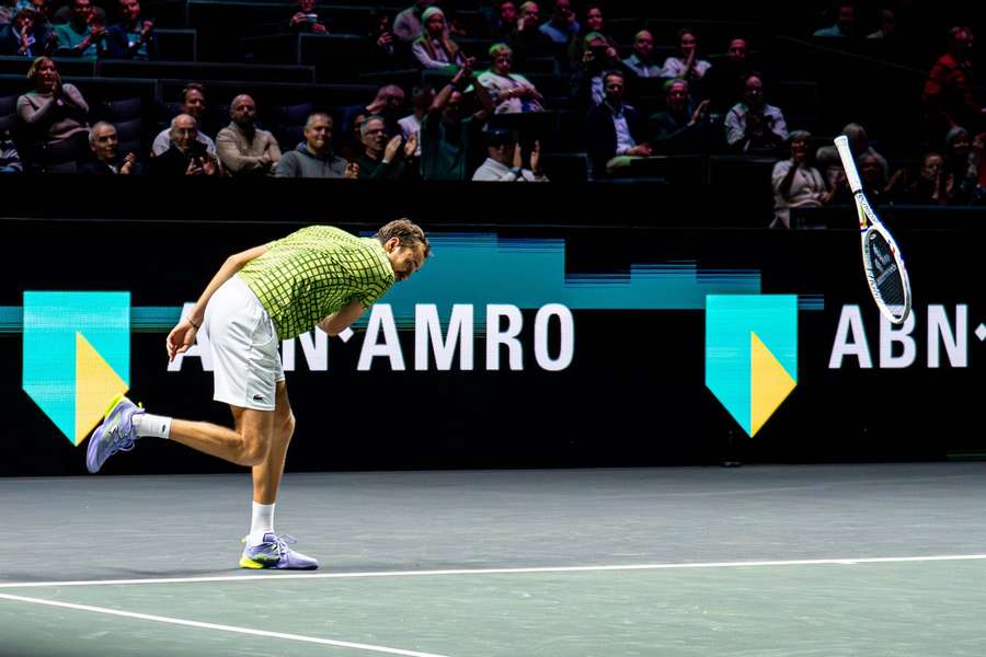 Medvedev și-a aruncat racheta