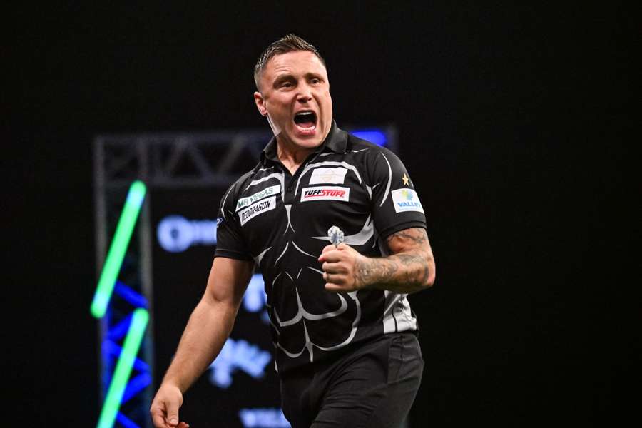 Price patří mezi největší hvězdy šipkařského světa. Price patří mezi největší hvězdy šipkařského světa.