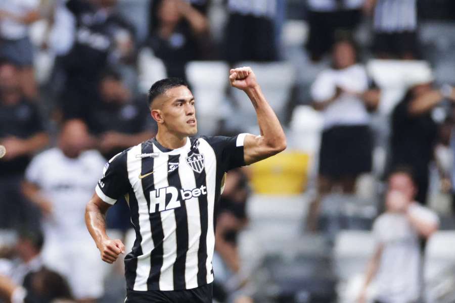 Cuello fica no Galo Cuello fica no Galo