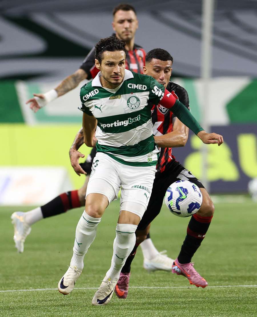 Palmeiras encontrou dificuldades de criação no primeiro tempo contra o Vitória