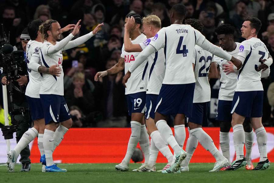 Tottenham zvíťazil prvýkrát v rámci anglickej ligy.
