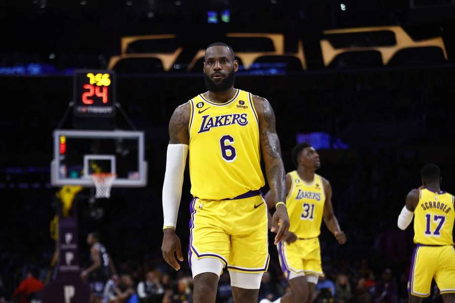 LeBron James mais uma vez foi o grande destaque na votação popular, vencendo no Oeste e chegando ao seu 19º All-Star Game