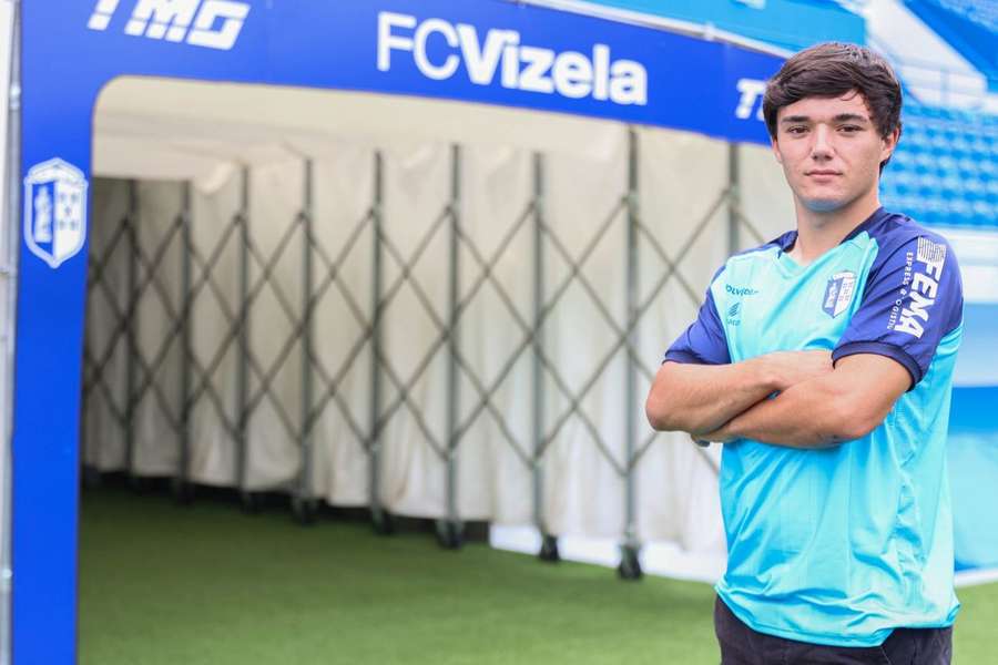 Diogo Nascimento assinou pelo Vizela até 2025