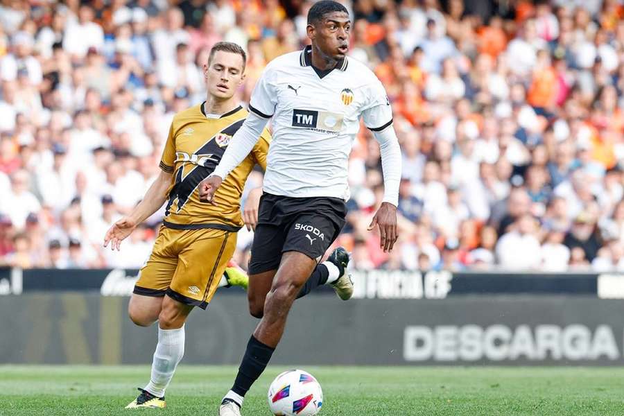 Arsenal reach terms with Valencia defender Mosquera