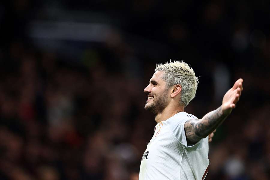 Galatasaray's Argentine forward #09 Mauro Icardi celebrates scoring the team's third goal