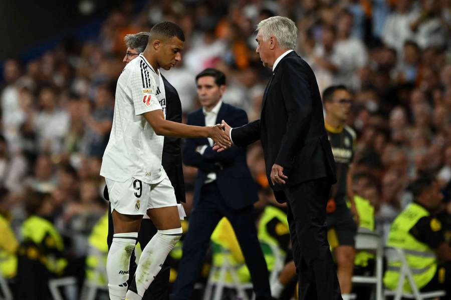 Mbappé com Ancelotti.