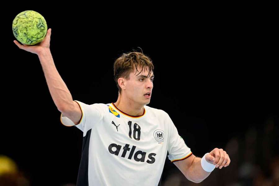 Julian Köster erhält den German Handball Award.