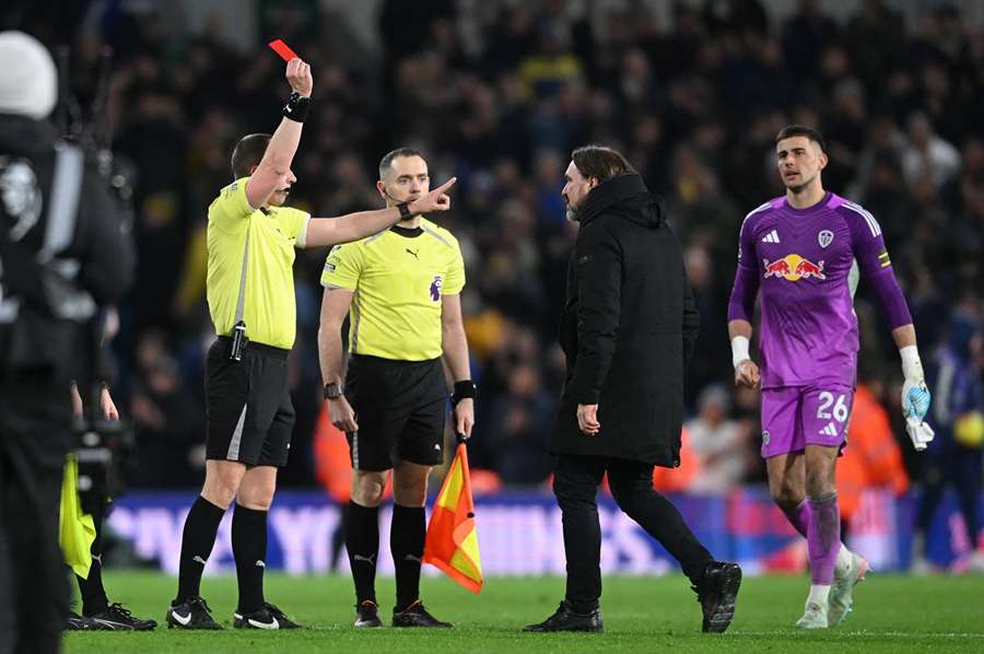 Daniel Farke dostal červenou kartu.