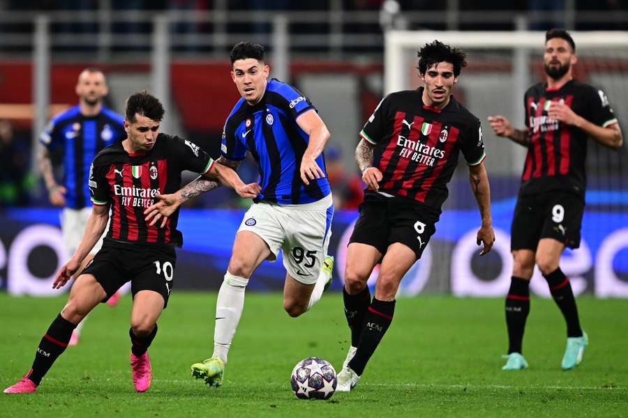 AC Milan's Spanish midfielder Brahim Diaz, Inter Milan's Italian defender Alessandro Bastoni and AC Milan's Italian midfielder Sandro Tonali go for the ball