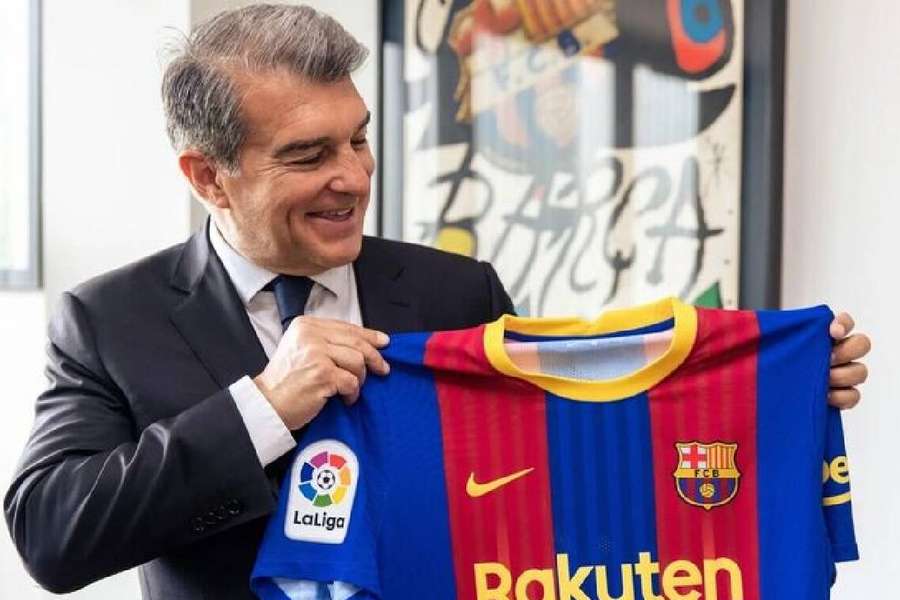 Laporta usou sua conta no Twitter para tranquilizar a torcida