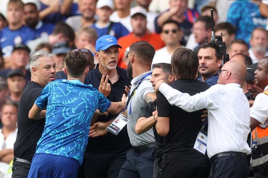 Závěr zápasu mezi Chelsea a Tottenhamem byl hodně vypjatý.