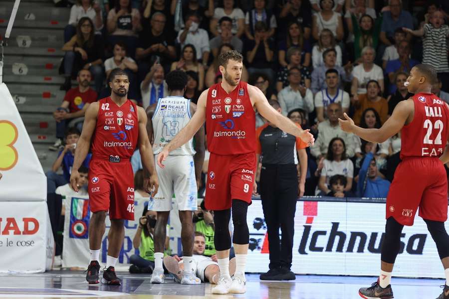 Basket, Milano si impone a Sassari in gara 3 e si porta in finale dopo un'esibizione
