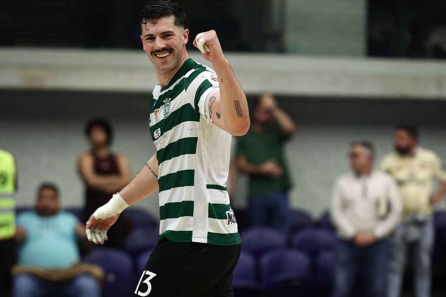 Salvador Salvador festeja triunfo na Dragão Arena Salvador Salvador festeja triunfo na Dragão Arena