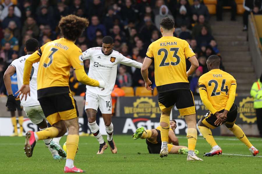 Marcus Rashford trifft zum 1:0 für Manchester United in Wolverhampton.