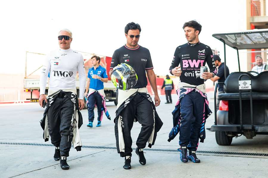 Die Cadillac-Piloten Bottas und Perez mit Alpines Gasly.