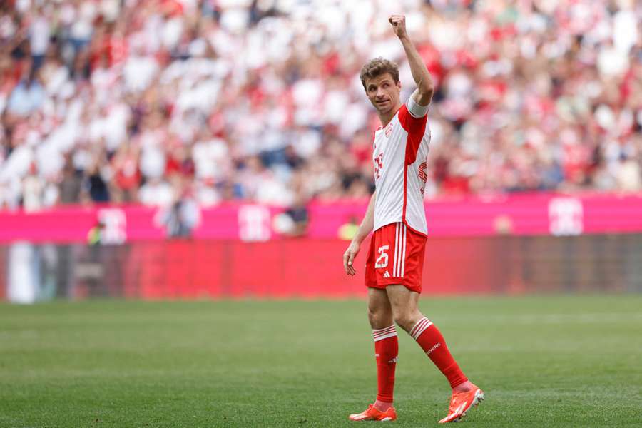 Thomas Müller celebra su gol en Colonia