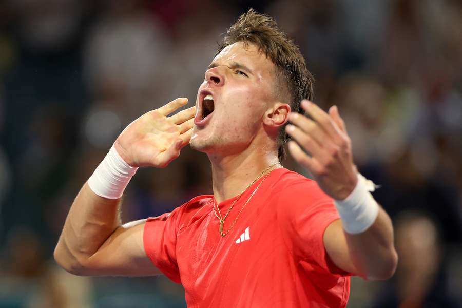 Djokovic powalczy o swój setny triumf w finale w Miami z Jakubem Mensikiem