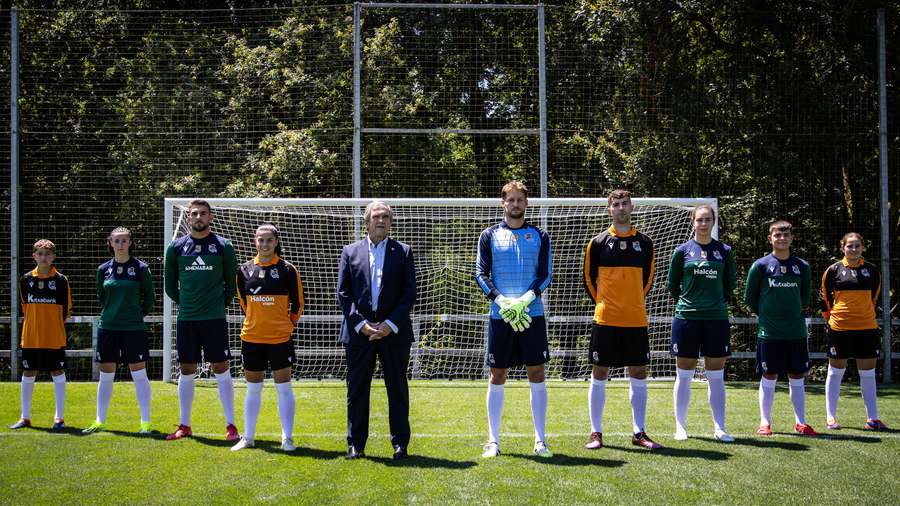 Las camisetas de Arconada que lucirán los porteros de la Real