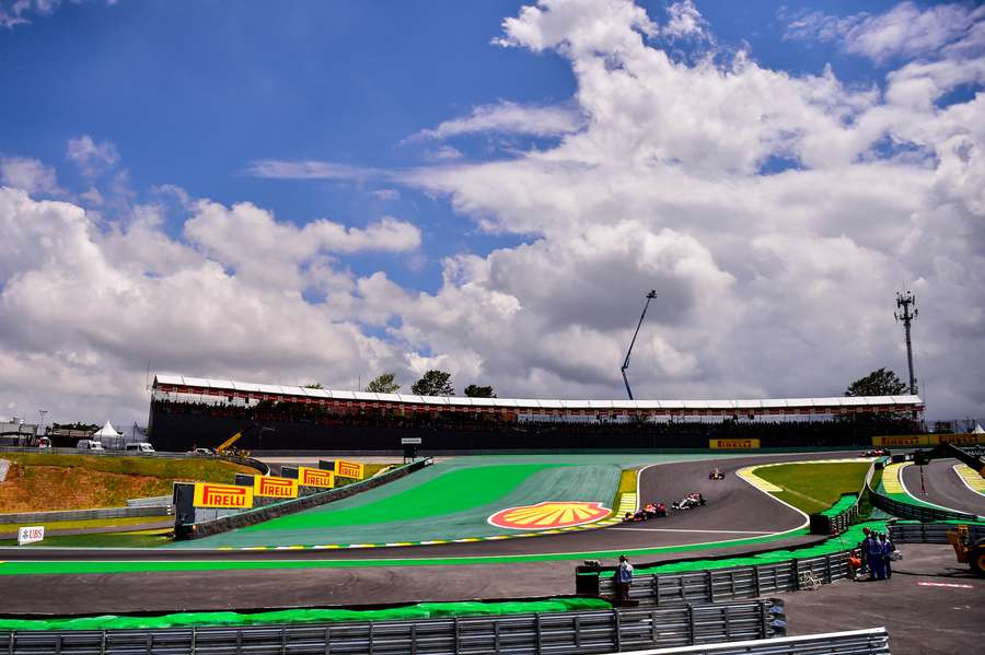 Der Sprint in Brasilien fand noch bei Sonnenschein statt.