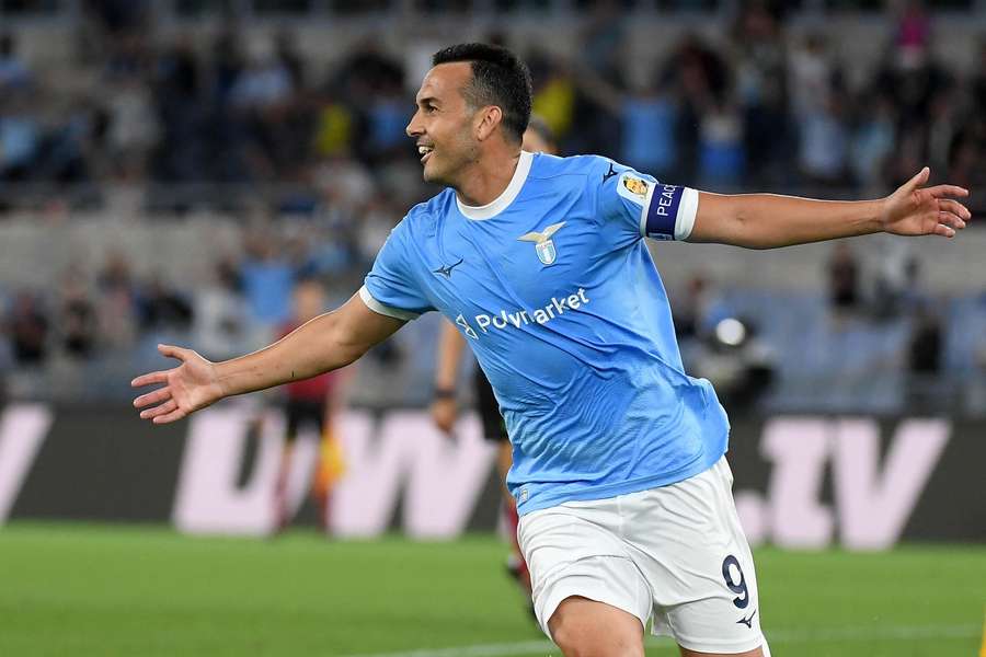Pedro celebra un gol con la Lazio Pedro celebra un gol con la Lazio
