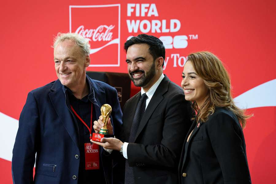 O presidente da Câmara de Nova Iorque, Zohran Mamdani, ao centro O presidente da Câmara de Nova Iorque, Zohran Mamdani, ao centro