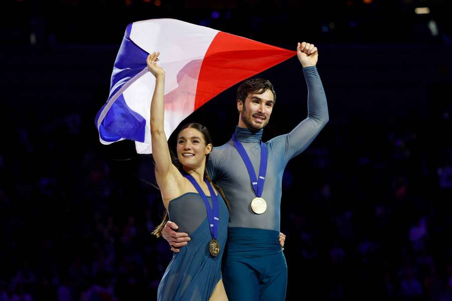 Laurence Fournier Beaudry et Guillaume Cizeron au sommet de la danse sur glace !