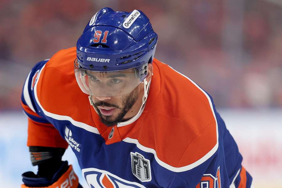 Evander Kane focuses during a faceoff in the 2025 Stanley Cup Finals