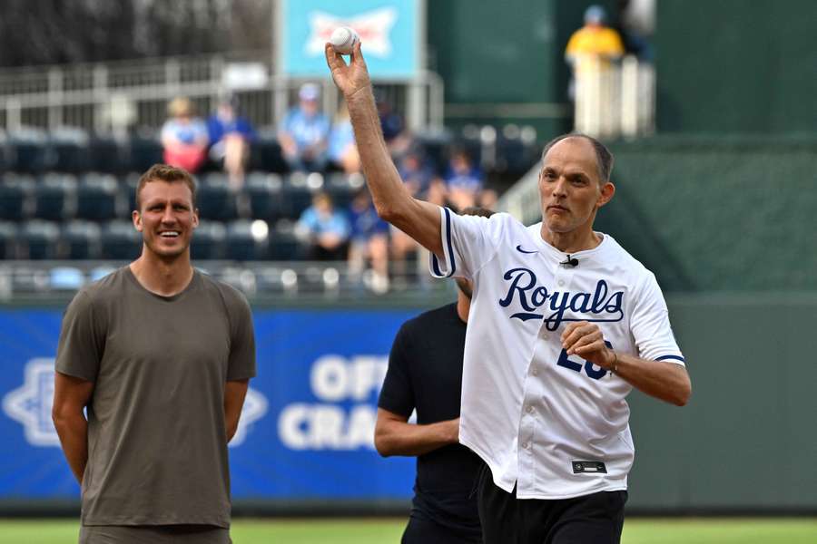 Thomas Tuchel wirft den First Pitch Thomas Tuchel wirft den First Pitch