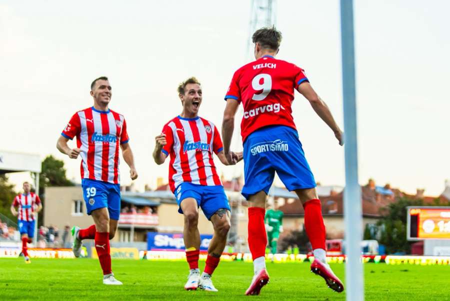 Radost v podání hráčů Zbrojovky Brno. Radost v podání hráčů Zbrojovky Brno.
