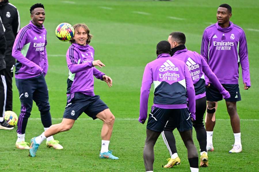 Modric y Vinicius podrían no salir de titulares tras sus pocos entrenamientos