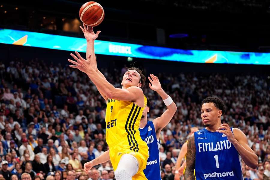 Larsson drives to the basket for Sweden Larsson drives to the basket for Sweden