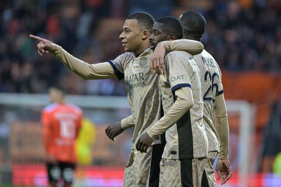 Mbappé y Dembélé, goleadores ante el Lorient