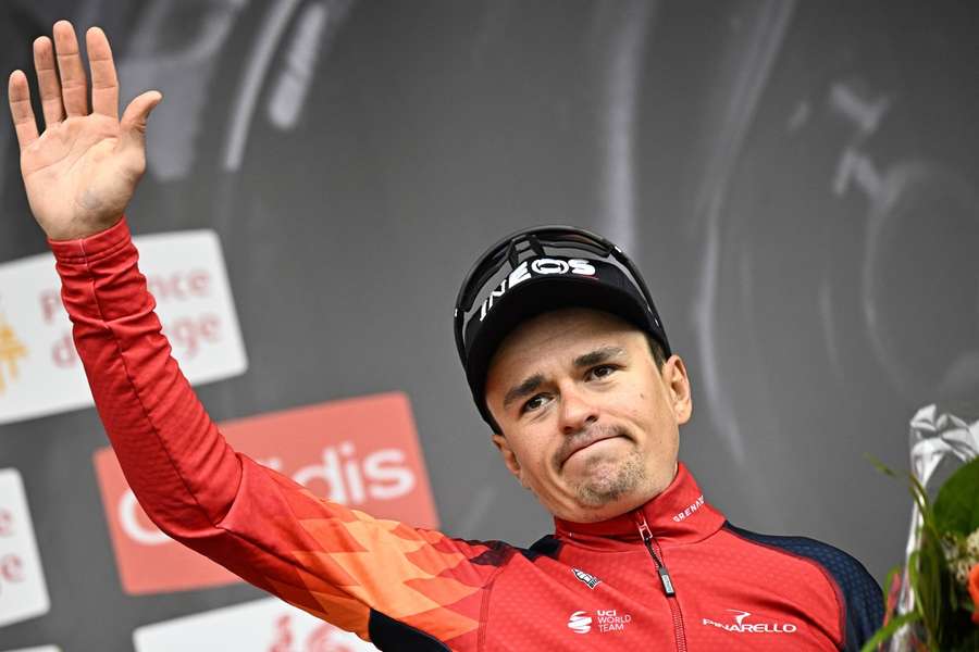 Tom Pidcock op het podium na Luik-Bastenaken-Luik