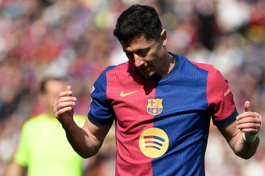 Robert Lewandowski reacts during Barcelona's win over Celta de Vigo on Saturday