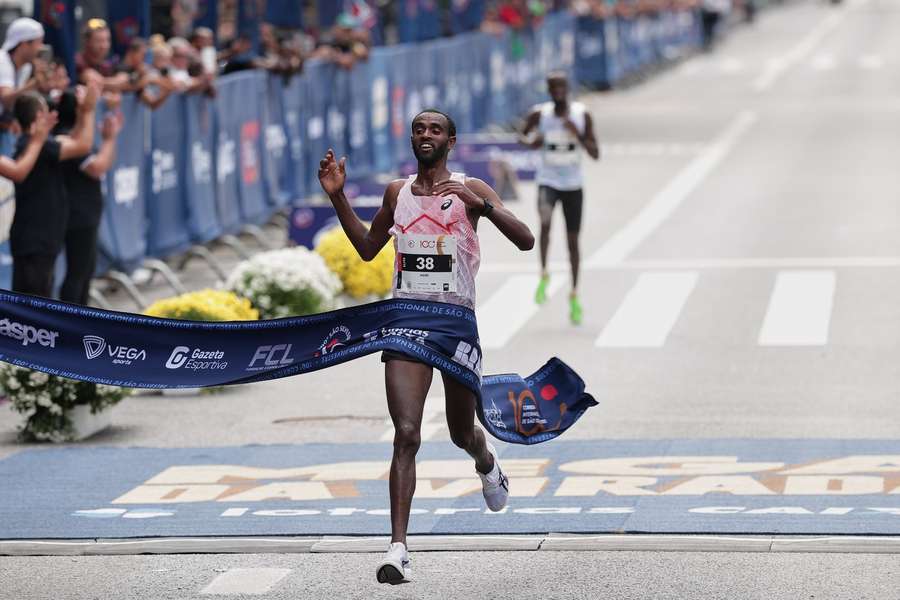Gizachew reina en Sao Paulo Gizachew reina en Sao Paulo