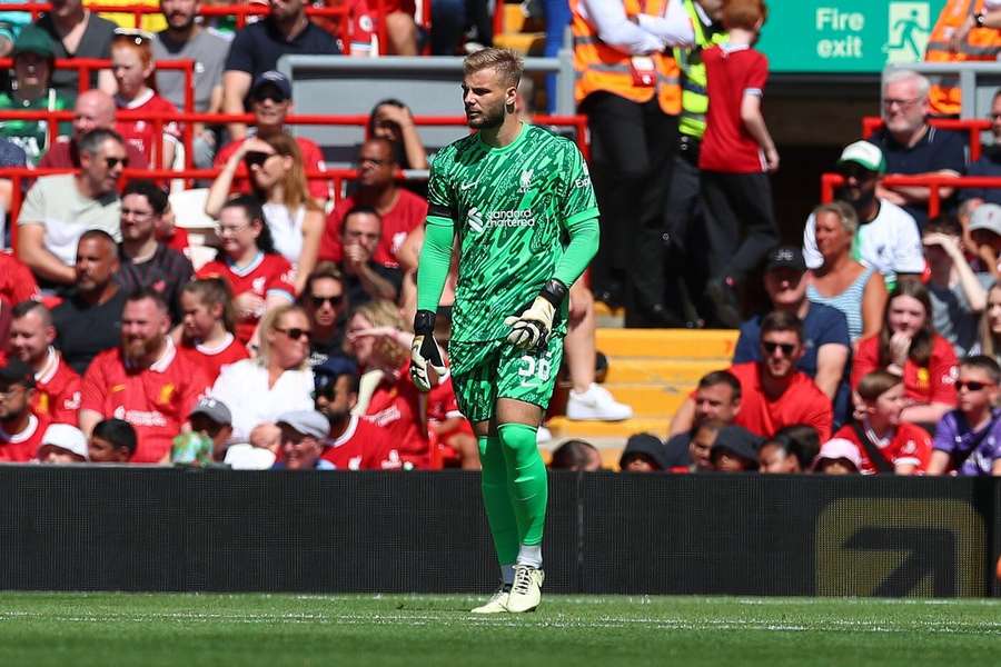 Vítězslav Jaroš se dostal do branky Liverpoolu v zápasu Premier League.