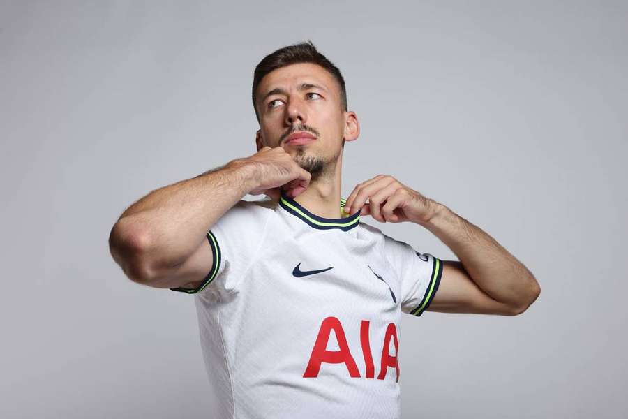 Lenglet em sua apresentação no Tottenham