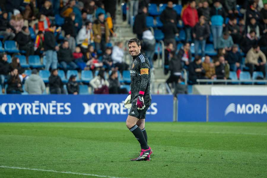 Cristian Álvarez num jogo com o Zaragoza.