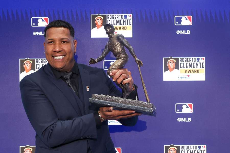 Salvador Pérez ganó el premio Roberto Clemente en 2024 Salvador Pérez ganó el premio Roberto Clemente en 2024