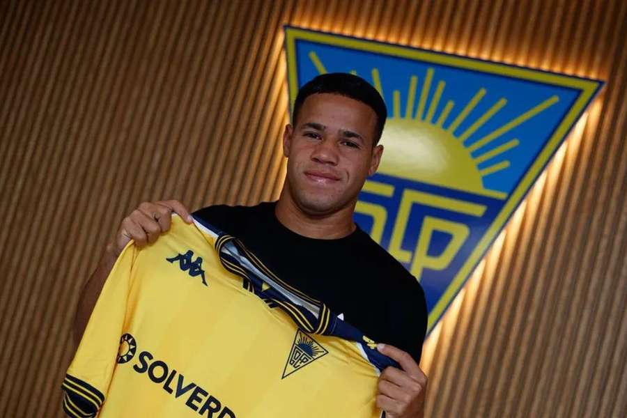 Léo Santos chegou a custo zero ao Estoril