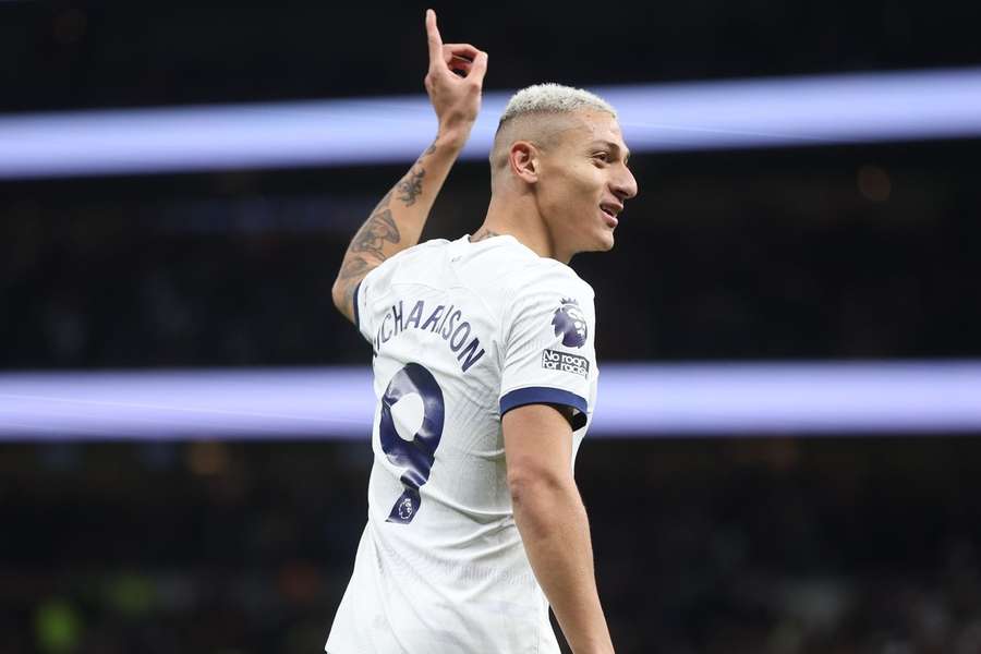 Richarlison celebra gol marcado sobre os Brentford 