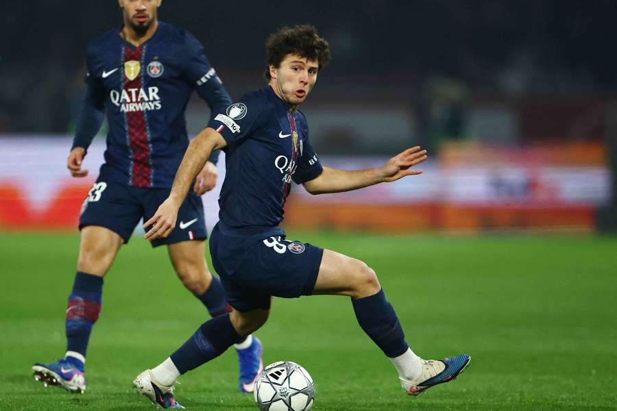 Joao Neves w barwach PSG przeciwko Newcastle w Lidze Mistrzów. Joao Neves w barwach PSG przeciwko Newcastle w Lidze Mistrzów.