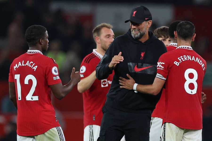 Jurgen Klopp congratulates Manchester United's players after their victory against Liverpool