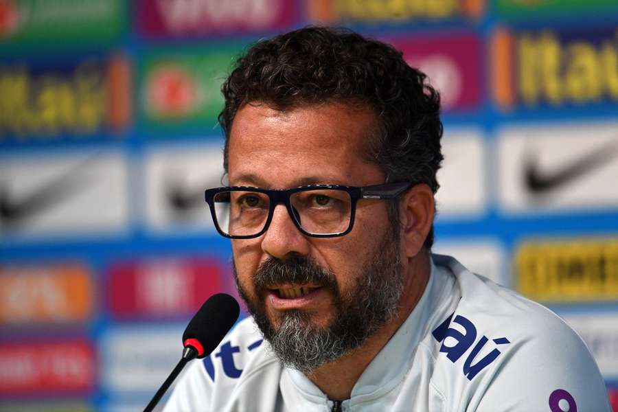 Cleber Xavier a caminho da Vila Belmiro